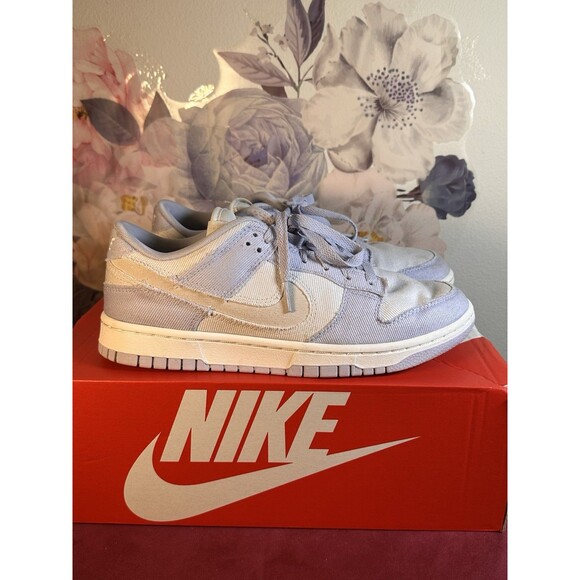 Nike Dunk Low Sneaker in Ghost, Summit White, & Platinum Tint purple shoes - Picture 4 of 9